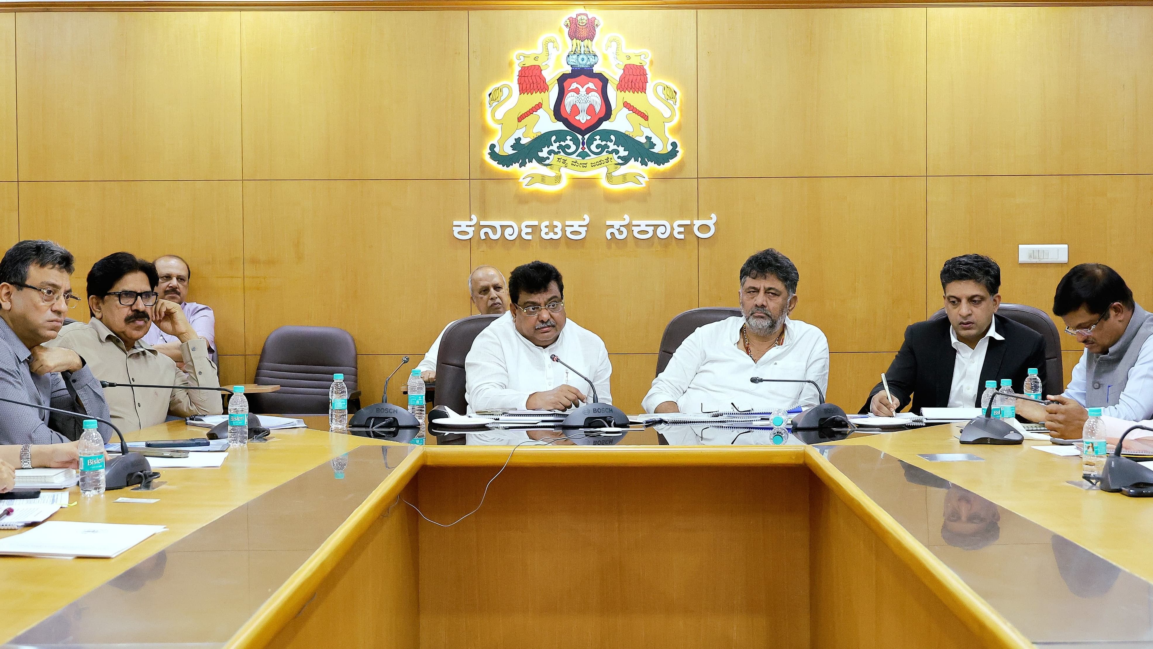 <div class="paragraphs"><p>Deputy Chief Minister DK Shivakumar and Infrastructure Development Minister MB Patil chairing a meeting to view presentations on the proposed locations.</p></div>